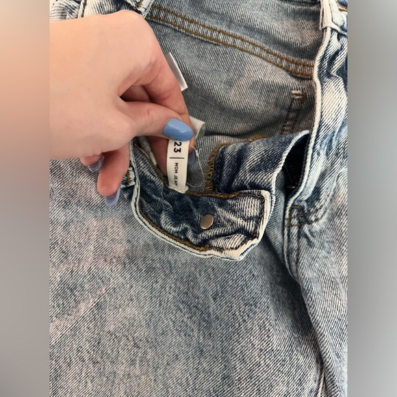 Pacsun Mom Jeans. Light denim. Size 23 waist - Picture 3 of 3